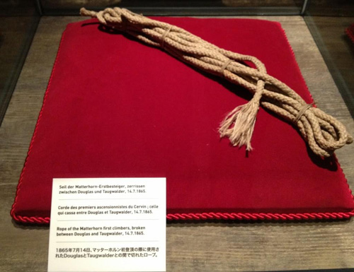 Das gerissene Seil, erhalten im Matterhorn Museum &ndash; Quelle: Matterhorn Museum.